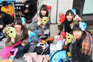 Japanese Fans Line Up for the Playstation 4 Launch, Live Stream has Begun