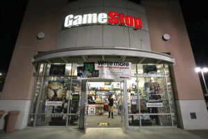 Gamestop to Close 120 Stores, New Focus is on Mobile