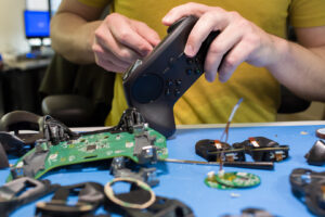 Valve Bringing Tech to GDC: SteamVR, Steam Controller, and “Living Room Devices”