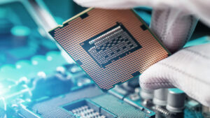 Intel CEO Warns Chip Shortages Will Continue to 2023