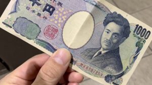 Japanese Man Gets Handed 1,000 Yen to Give Up Bathroom Stall