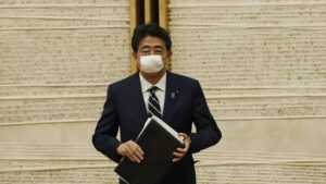 Shinzo Abe Ends Coronavirus State of Emergency after 851 Deaths