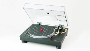 Final Fantasy XIV gets official turntable that costs $1,700