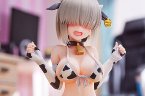 Uzaki Yanagi cow-print bikini figure boasts large udders